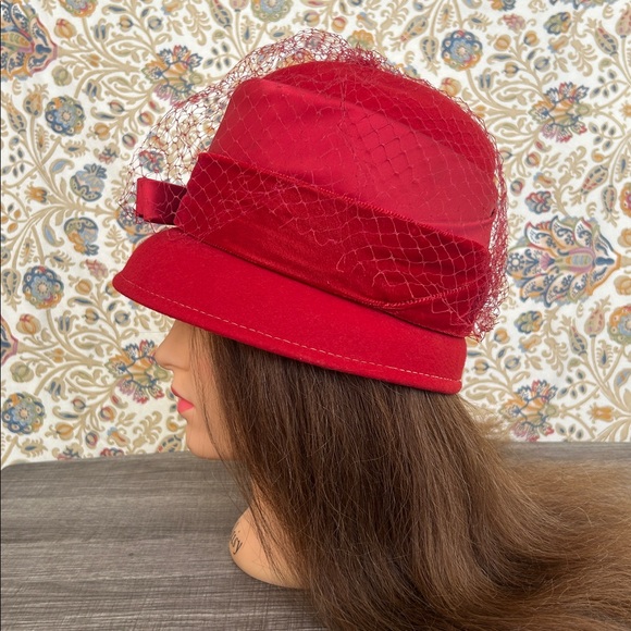 Vintage Voguemont Bucket Hat Veiled Red Wool Felt/Bow Church Broadway City - Picture 3 of 13
